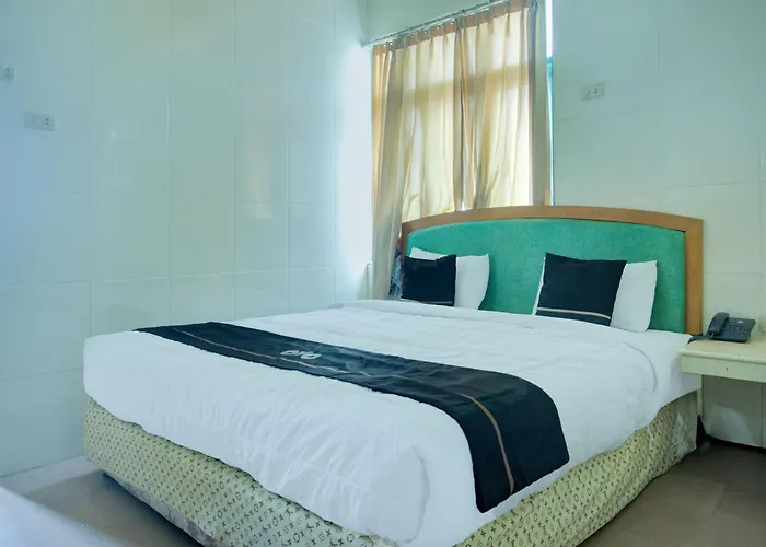 Townhouse Oak Palembang Near Jembatan Ampera Formerly Azzura Hotel