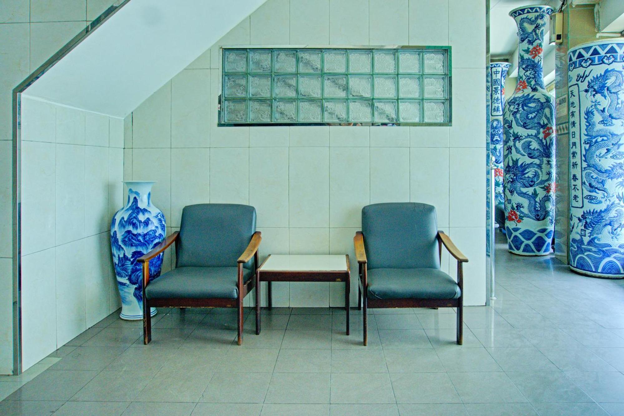 Hotel Townhouse Oak Near Jembatan Ampera Formerly Azzura Palembang