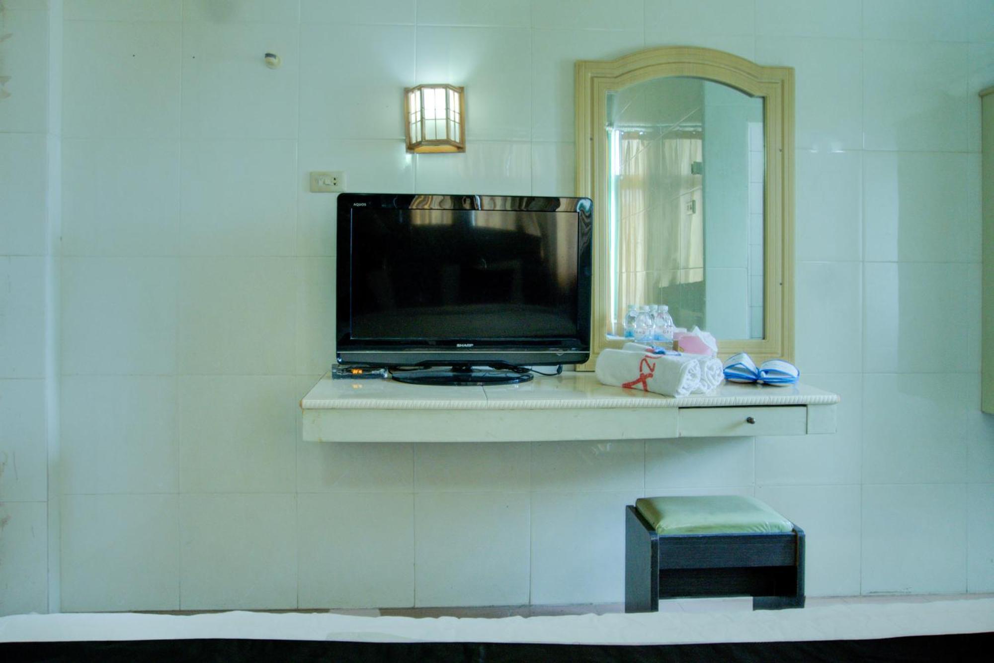 Townhouse Oak Near Jembatan Ampera Formerly Azzura Hotel 2*
