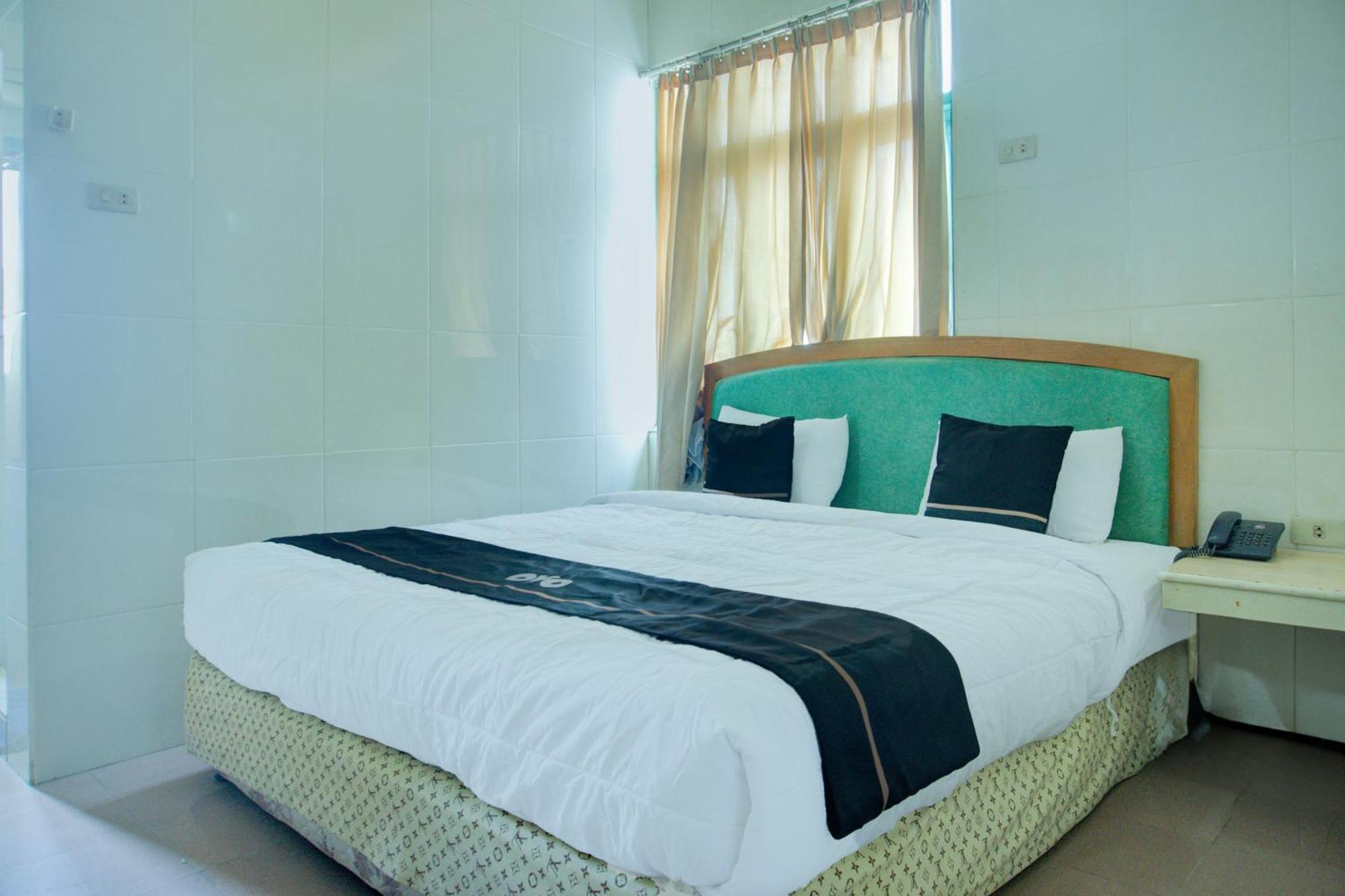 Hotel Townhouse Oak Near Jembatan Ampera Formerly Azzura Palembang