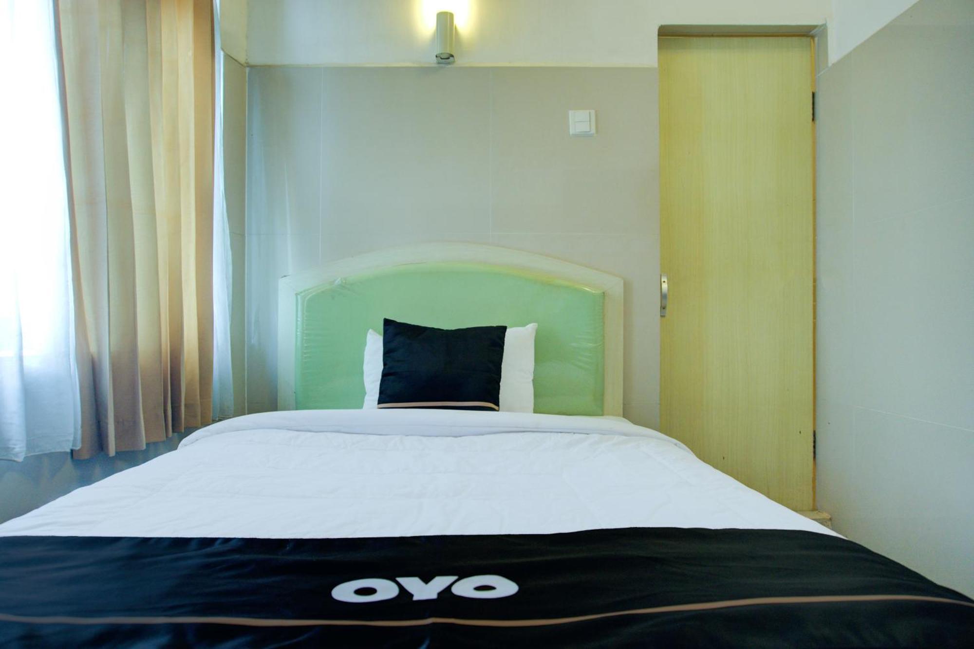 Hotel Townhouse Oak Near Jembatan Ampera Formerly Azzura Palembang