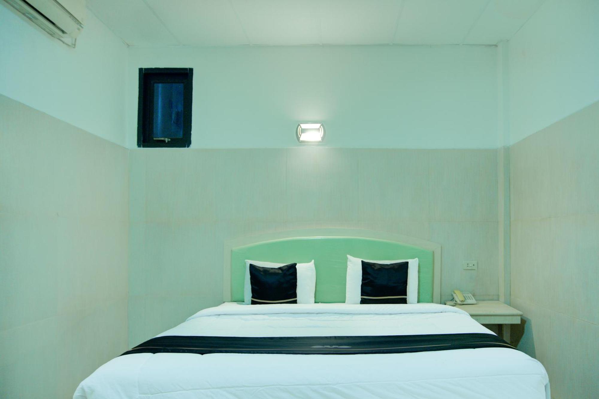 Townhouse Oak Near Jembatan Ampera Formerly Azzura Hotel 2*